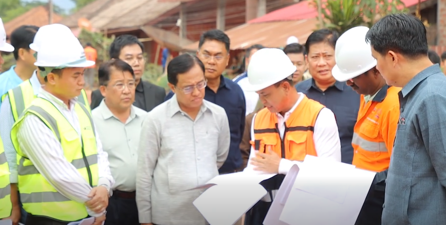 ລັດຖະມົນຕີກະຊວງ ໂຍທາທິການ ແລະ ຂົນສົ່ງ ພ້ອມຄະນະໄດ້ລົງຕິດຕາມ, ຊຸກຍູ້ວຽກງານໂຍທາທິການ ແລະ ຂົນສົ່ງ ຢູ່ແຂວງອຸດົມໄຊ