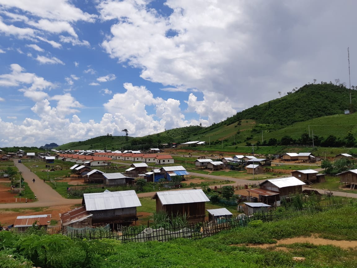 ທ່ານຮອງເຈົ້າແຂວງ ລົງຢ້ຽມຍາມ ແລະ ຊີ້ນຳການຍົກຍ້າຍບ້ານ 2 ໝູ່ບ້ານ ທີ່ເມືອງປາກແບງ